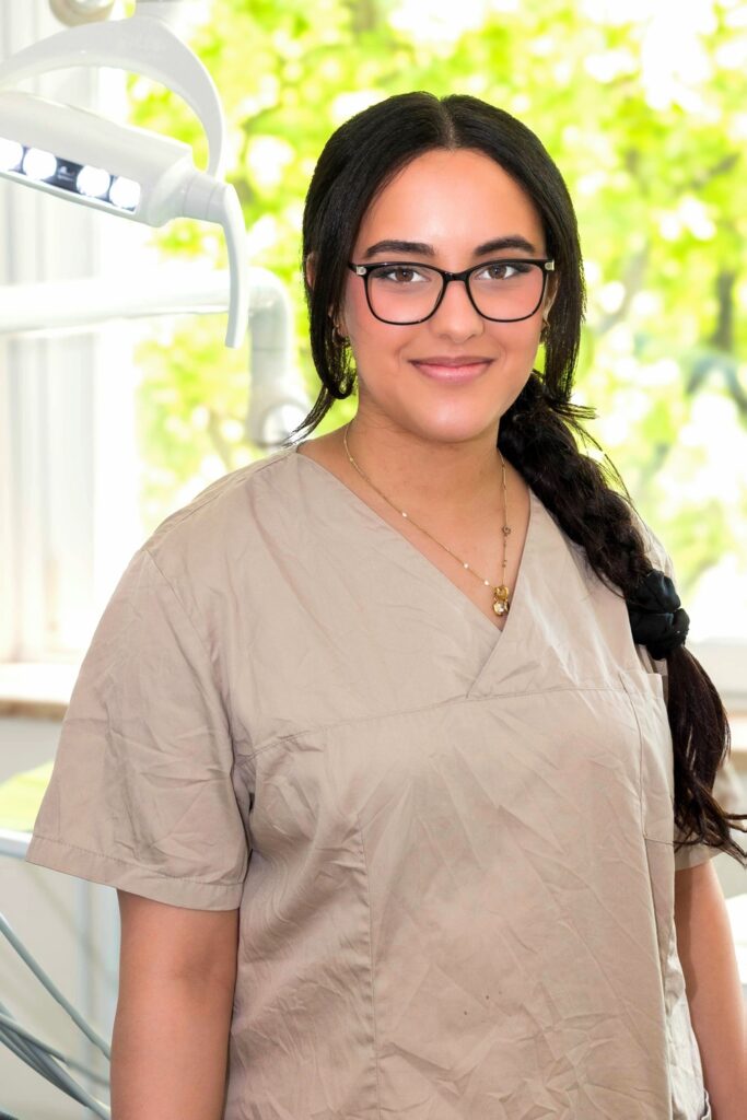 Unsere neue Prophylaxefee mit Herz für Kinder Lina Laassaadi