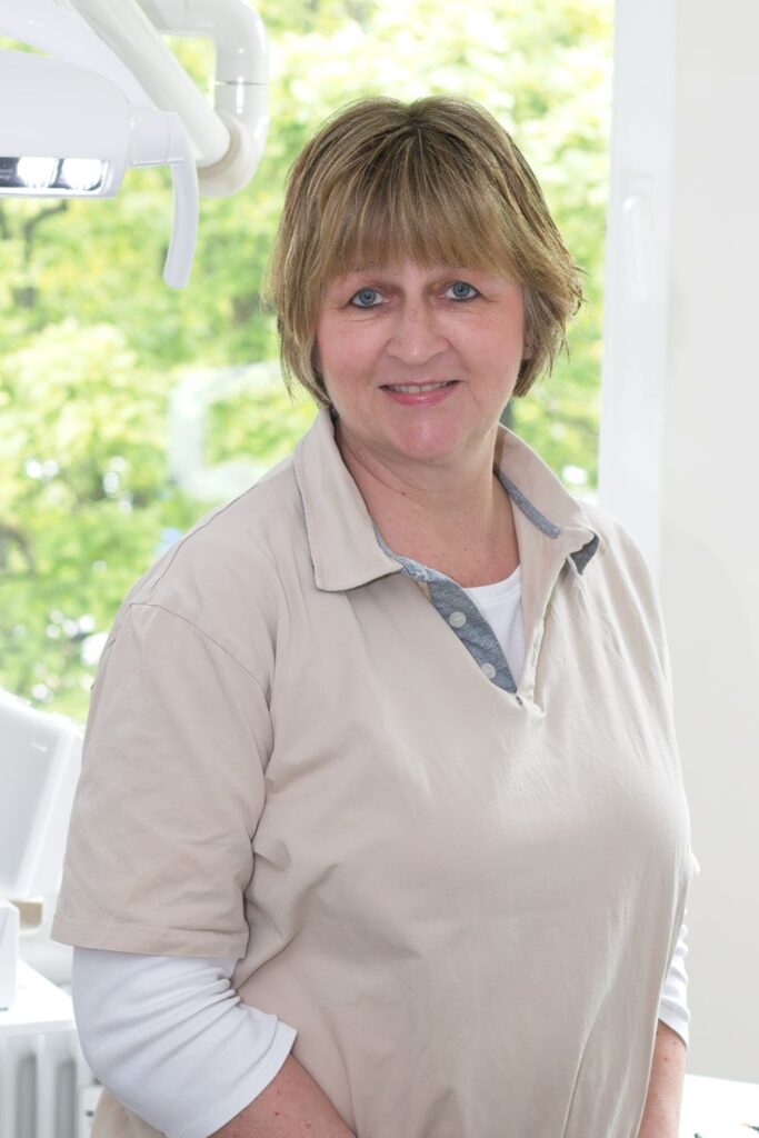 Prophylaxe Expertin Meike Jeß in der Zahnarztpraxis von Dr. Ines von Stamm in Stellingen Eimsbüttel